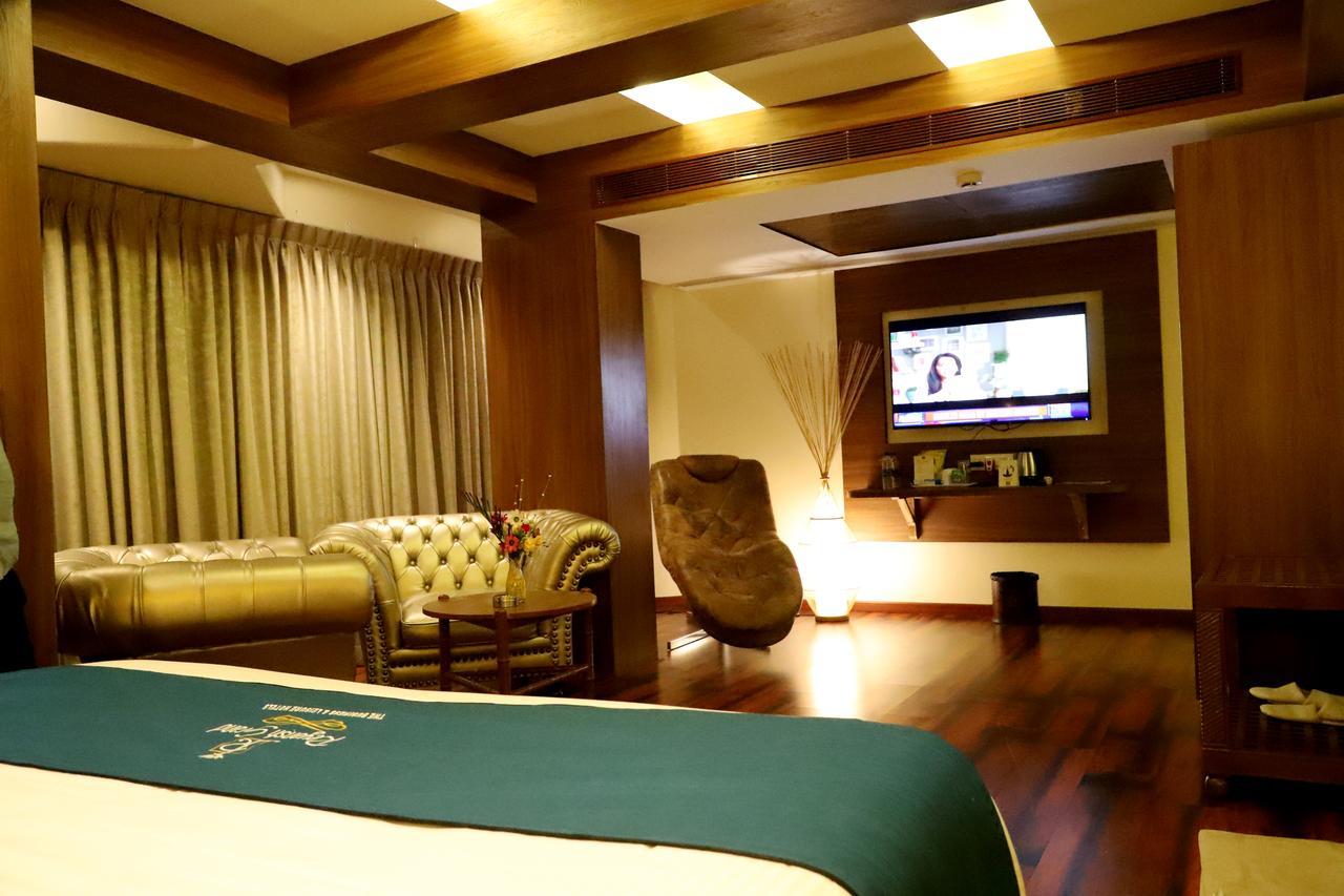 Boisar Hotel Reyansh Grand מראה חיצוני תמונה