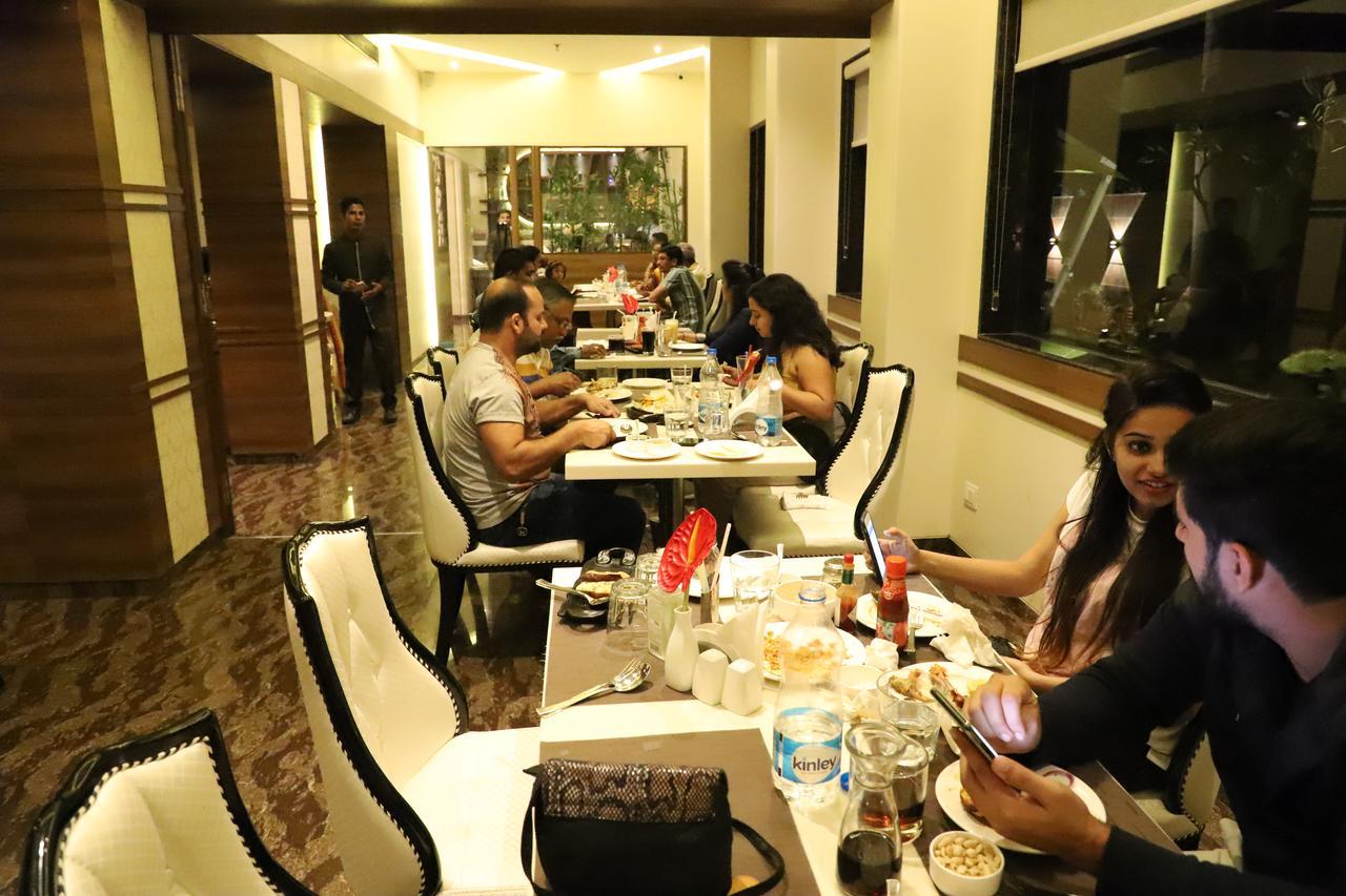 Boisar Hotel Reyansh Grand מראה חיצוני תמונה