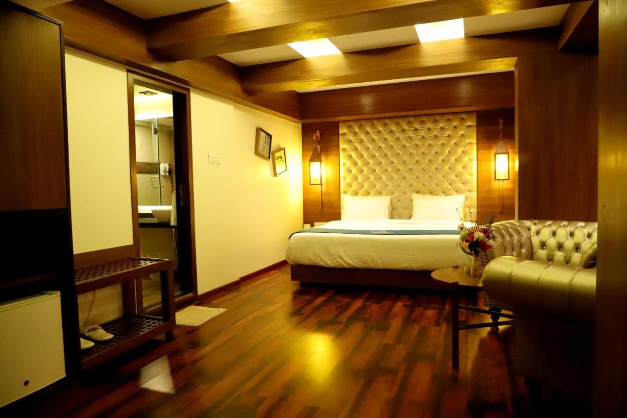 Boisar Hotel Reyansh Grand מראה חיצוני תמונה
