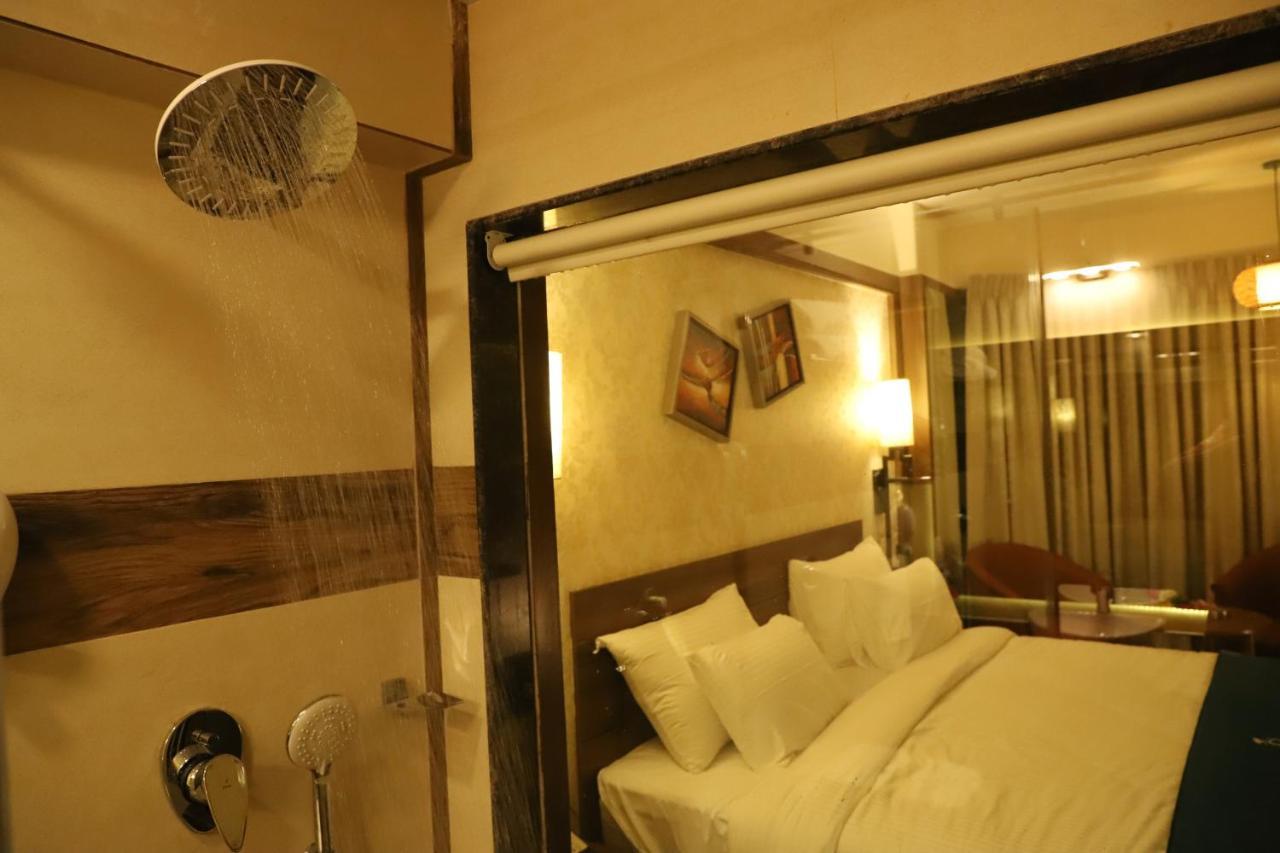 Boisar Hotel Reyansh Grand מראה חיצוני תמונה